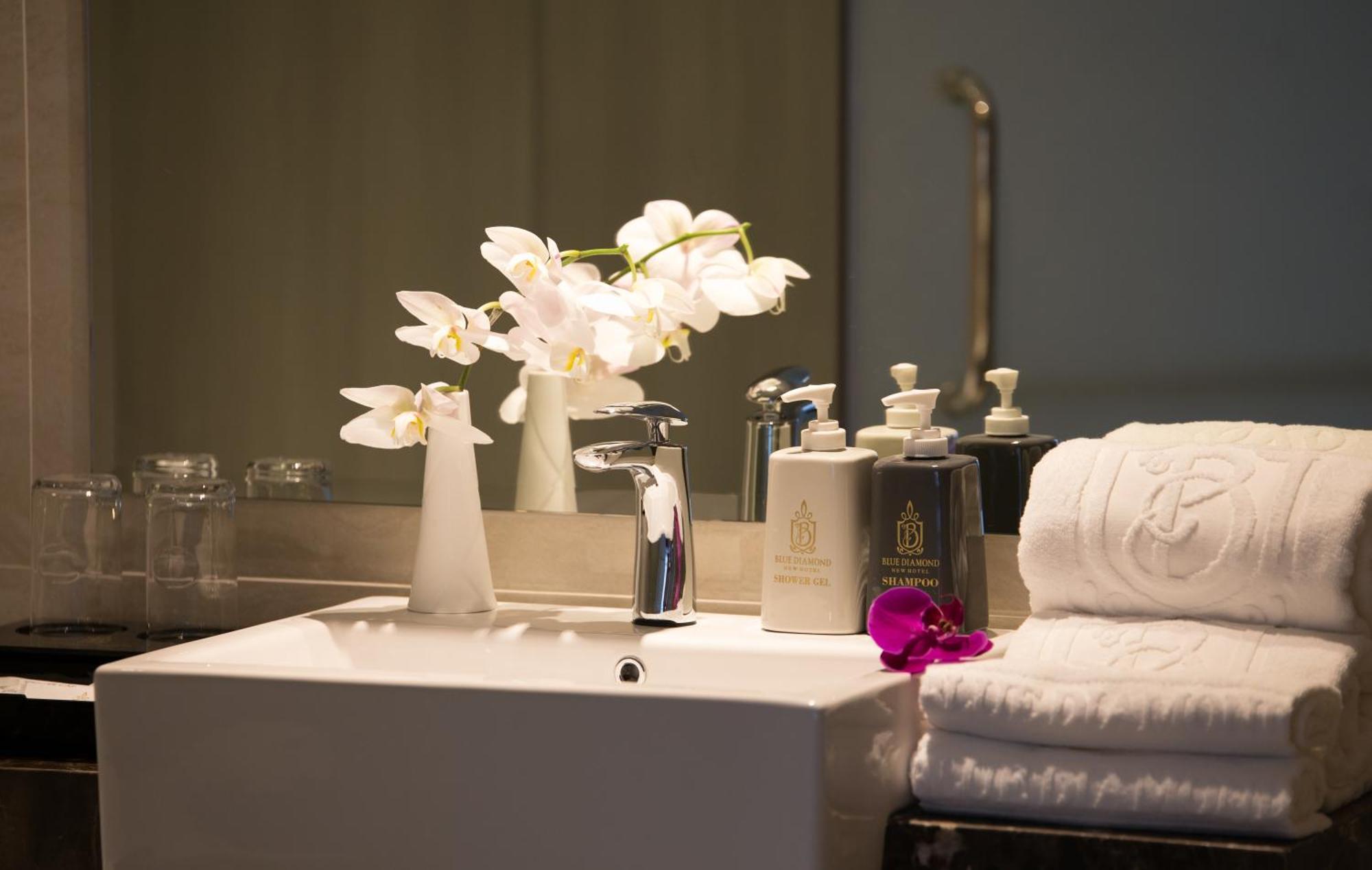 Nicecy Suite Hotel & Spa Ho Chi Minh City Bagian luar foto