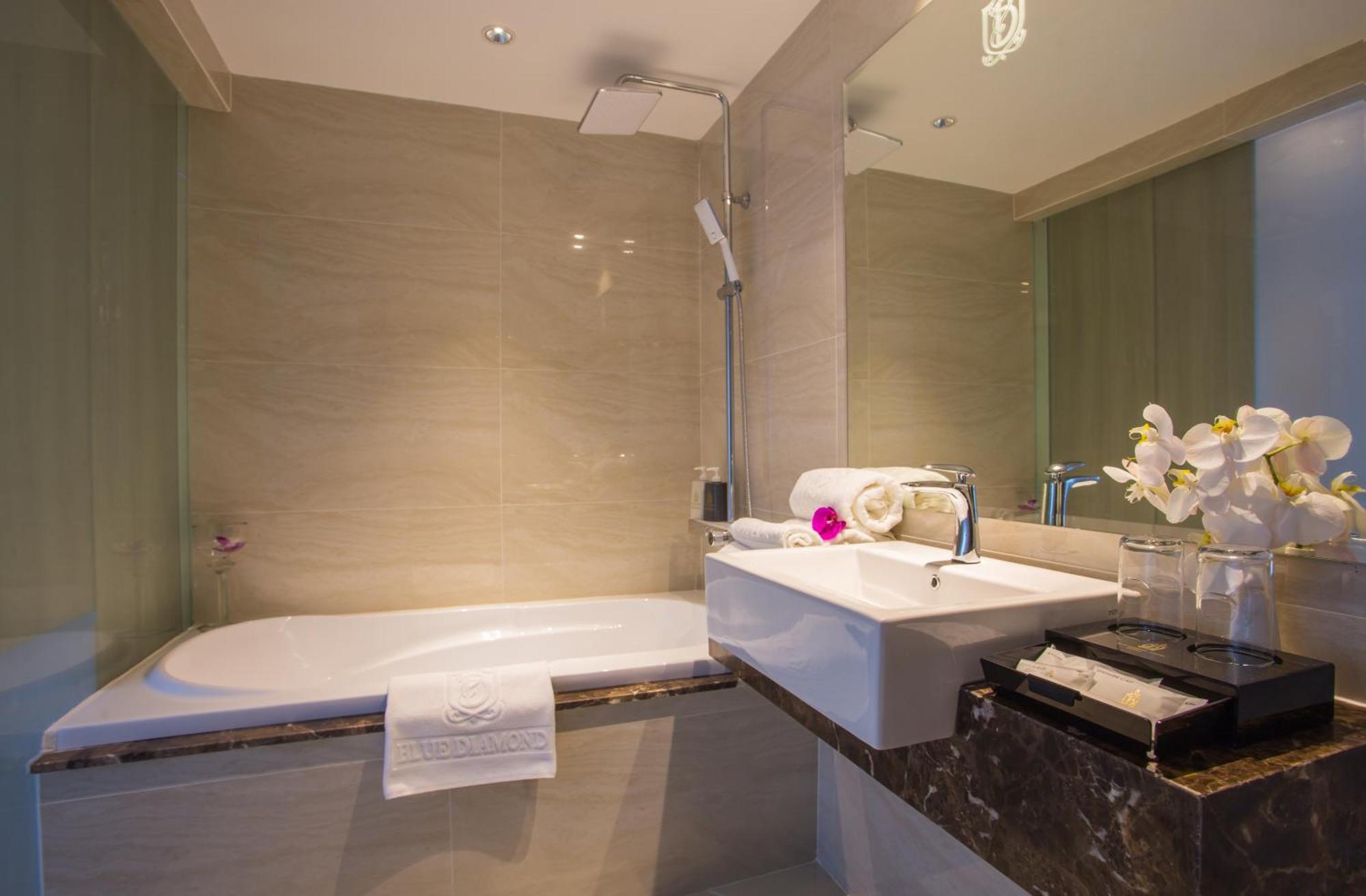 Nicecy Suite Hotel & Spa Ho Chi Minh City Bagian luar foto