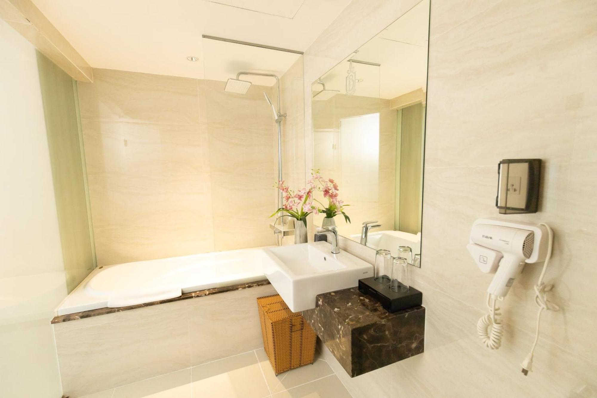 Nicecy Suite Hotel & Spa Ho Chi Minh City Bagian luar foto